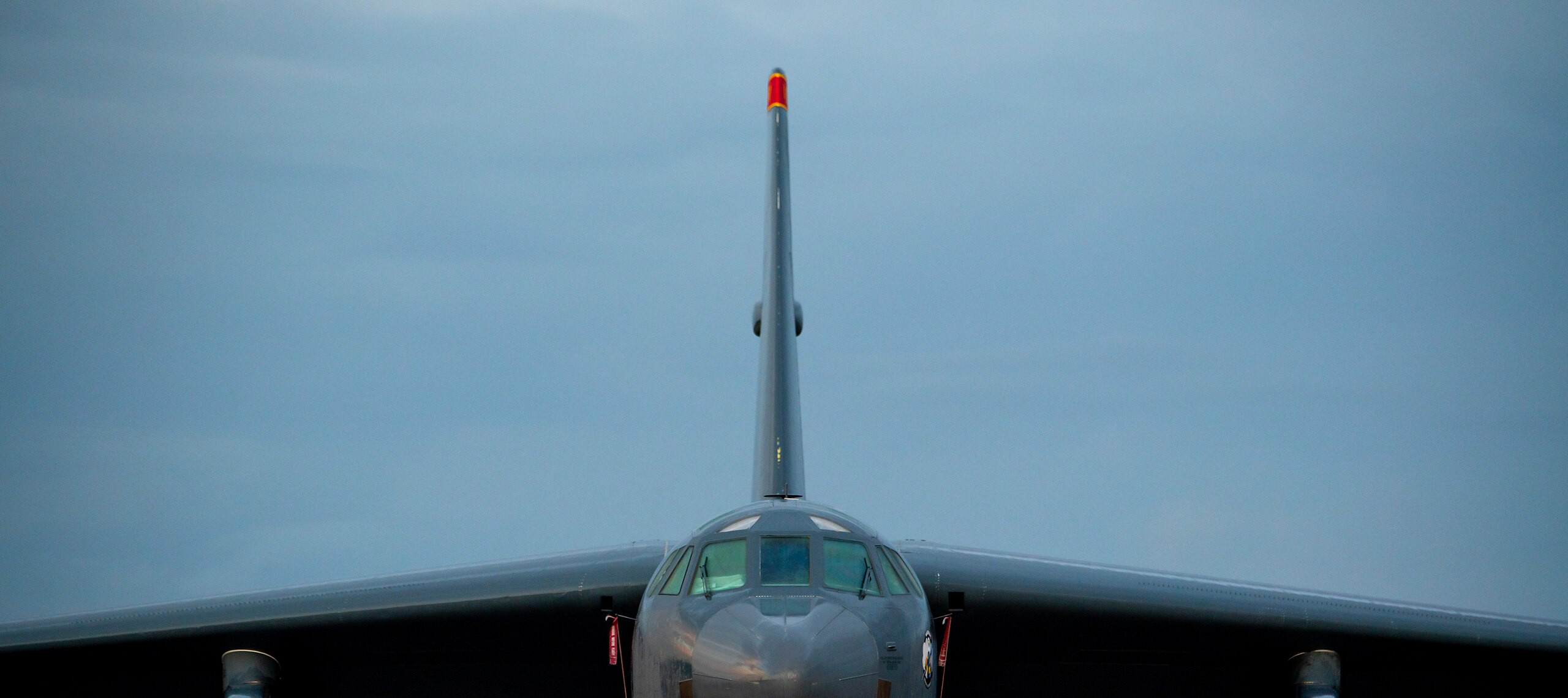 B-52H某些角度看起来有一种憨感​​​