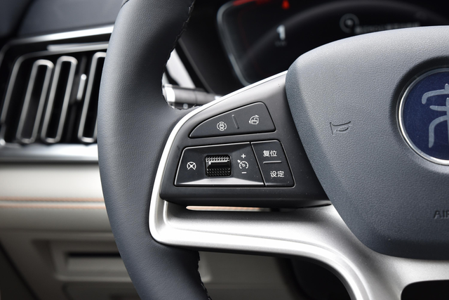 宋PLUSDM-i智驾实测先说说好用的地方：这套系统的ACC自适应巡航+车道保