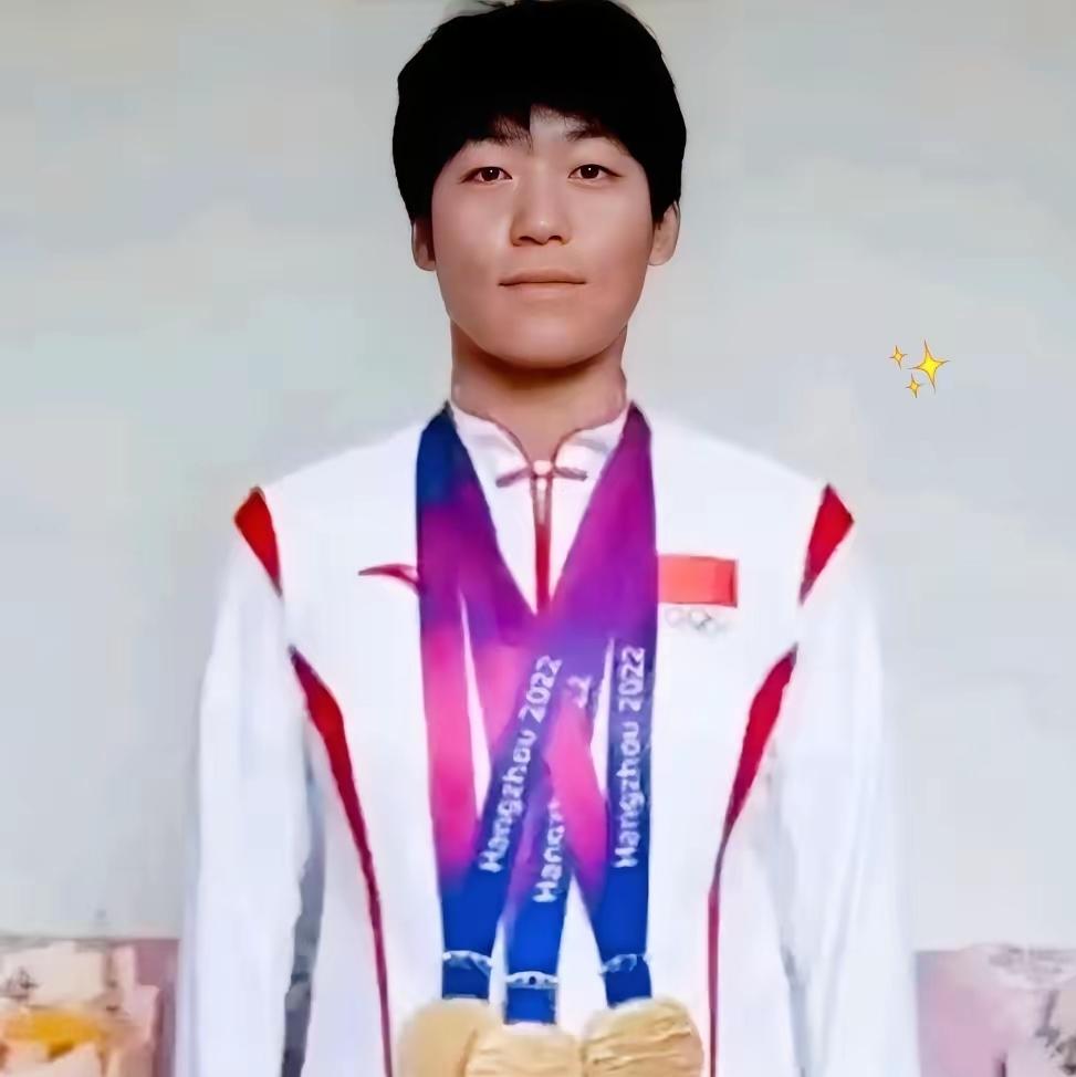 王莉这次把天捅了个窟窿。她拿着亚运会三块金牌回到云南，基地负责人范某文开口就