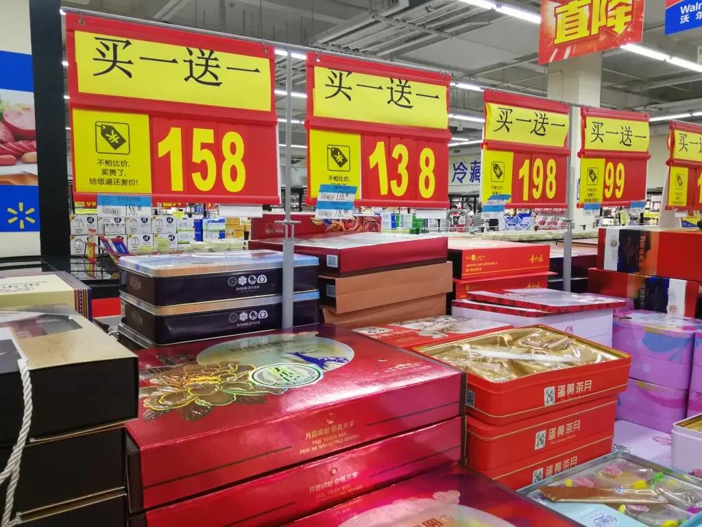 怪不得月饼不好卖了马上就要中秋节了，月饼市场销量却近乎腰斩，为什么呢？原因有