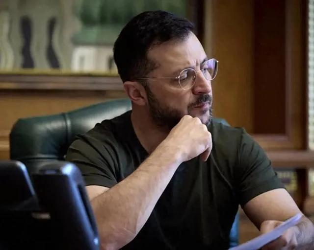 乌克兰总统泽连斯基再次表示，乌克兰宪法禁止他割让领土。所以，俄乌冲突继续，还得是