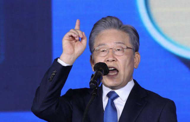 伊朗结束，该研究朝鲜了！6月16日G7晚宴上，马克龙把特朗普和李在明安排成邻