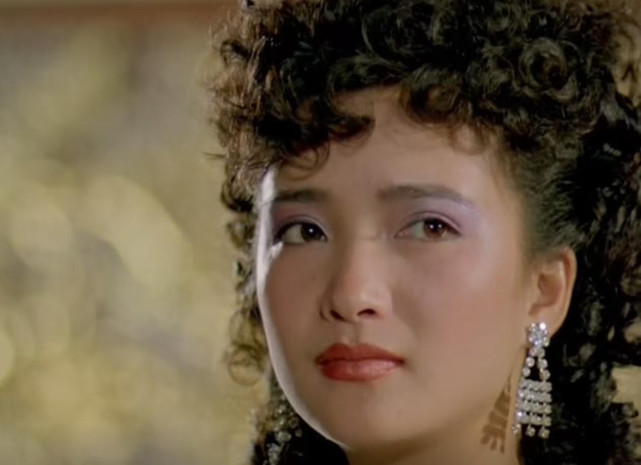 在中国影视界，何晴是一个独特而隽永的名字。她不仅是少数完整出演过四大名著改编电视