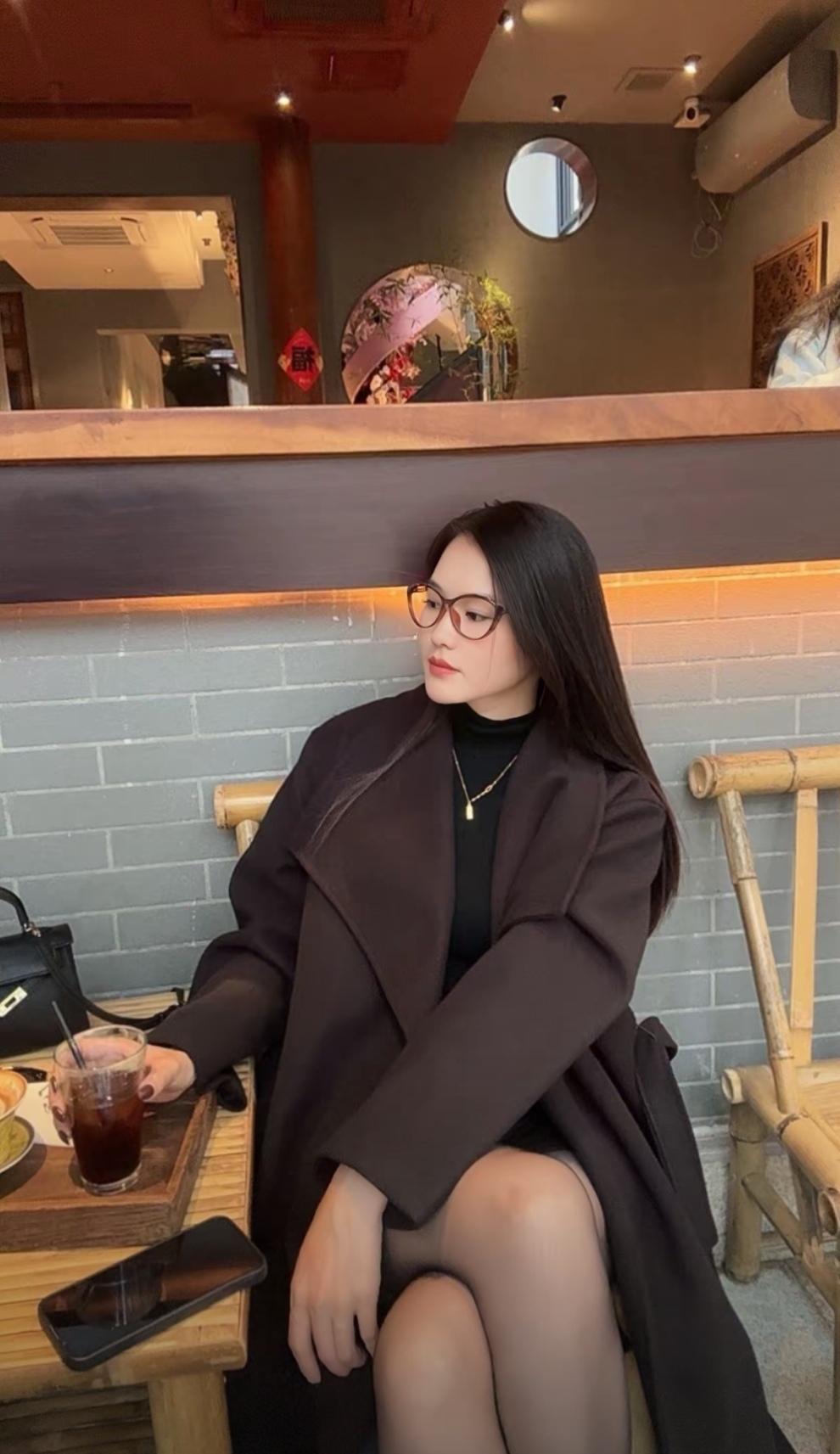 被这家咖啡店狠狠圈粉！推门就被治愈系原木风装修和浓郁的咖啡香包围，氛围感直接拉