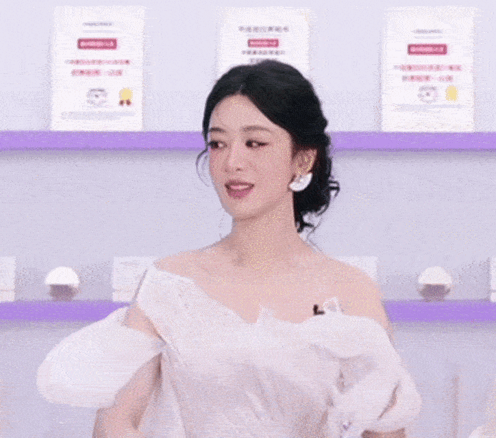 虽然截的有点糊糊的，但是杨紫萌萌的​​​