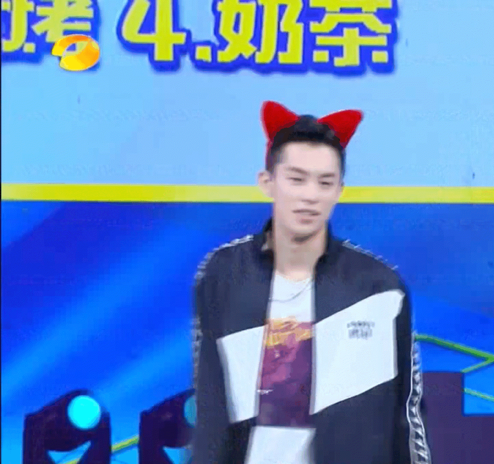 小表情还想到了猫猫耳朵嘿嘿​​​