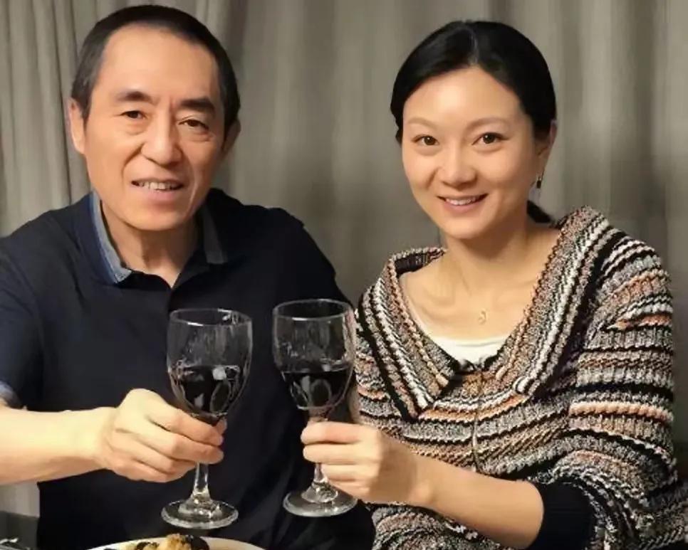 2000年，19岁的陈婷带50岁的张艺谋回家见父母。那一年，初秋的北京，