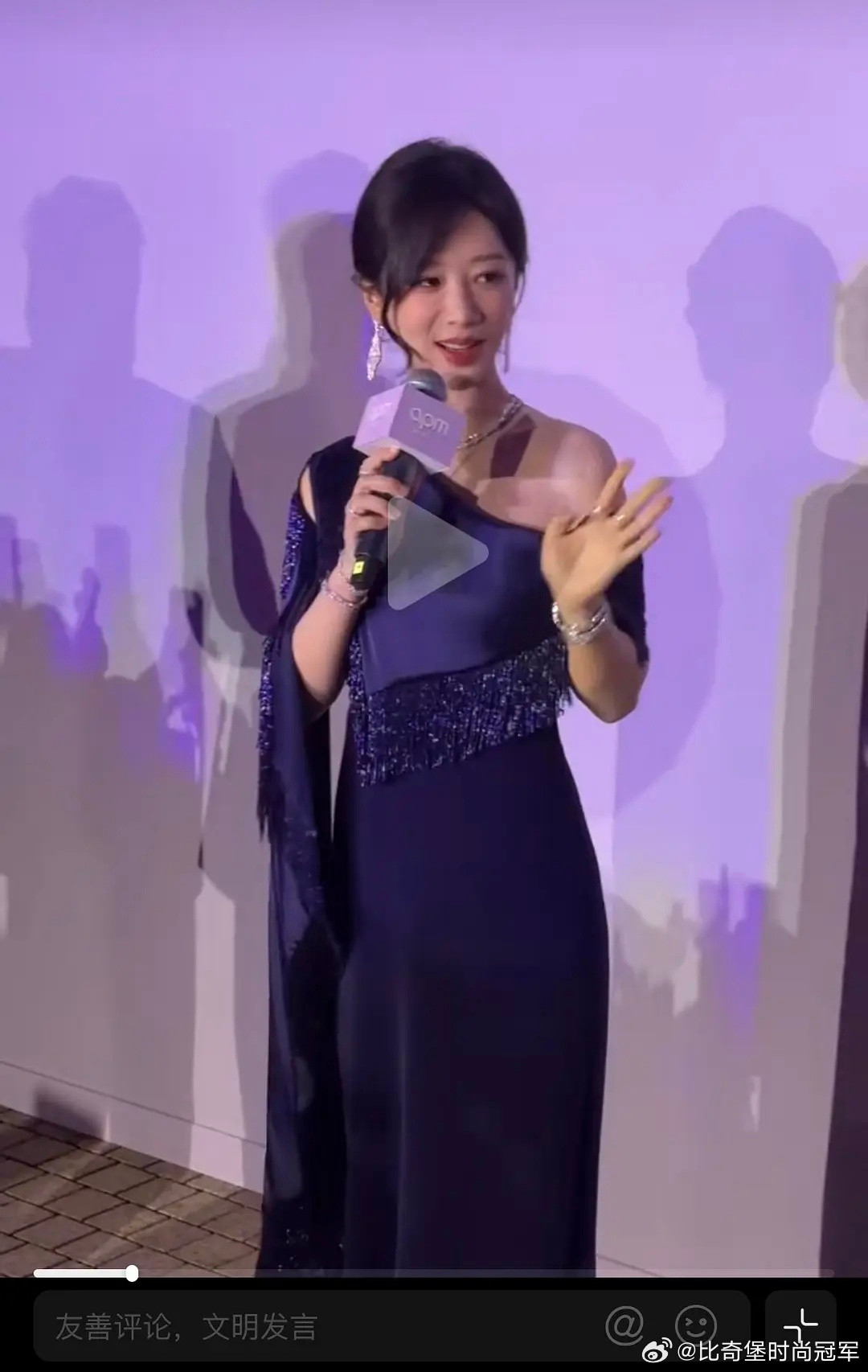 杨紫不能漏胳膊，胳膊比例很奇怪