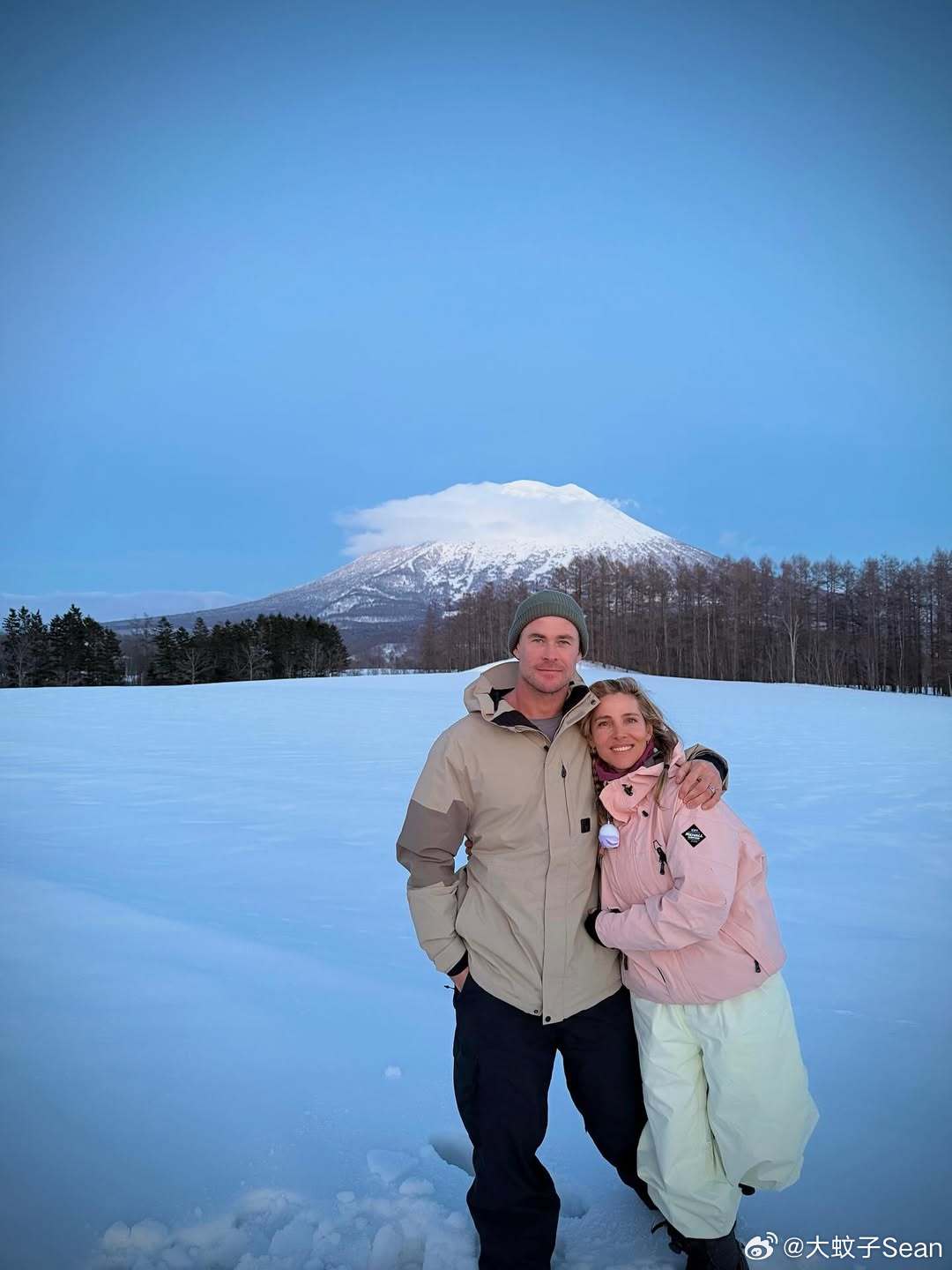 chrishemsworth克里斯海姆斯沃斯和妻子Elsapartky埃尔莎