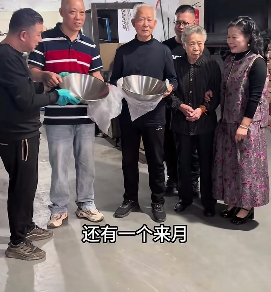 瑞安不锈钢锅还得再等等才能上市销售，不过这流量和热度不减，而且每天都有新进展，让