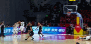 布朗绝平三分球不进，威尔斯送杨鸣客场三连败，连跟郑永刚握手都不情愿按说深圳比