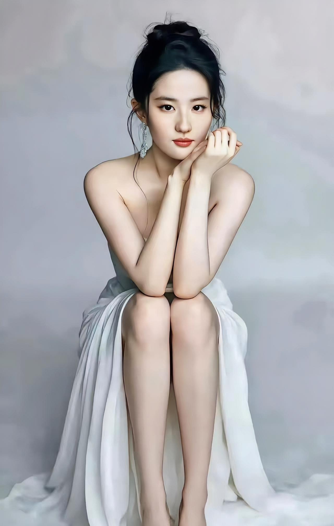 好美，就是脚指甲盖有点短