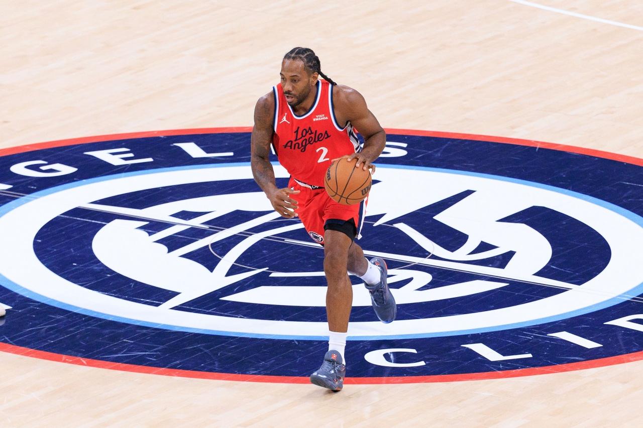 快船最大的缺点就是，当球队领先时，场上球员和教练组就忘了，队中还有一个叫伦纳德的