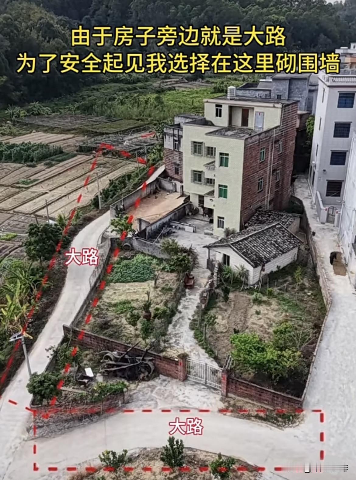 由于房子旁边就是大路，为了安全起见我选择在这里砌围墙🧱里面还能种种菜‼️