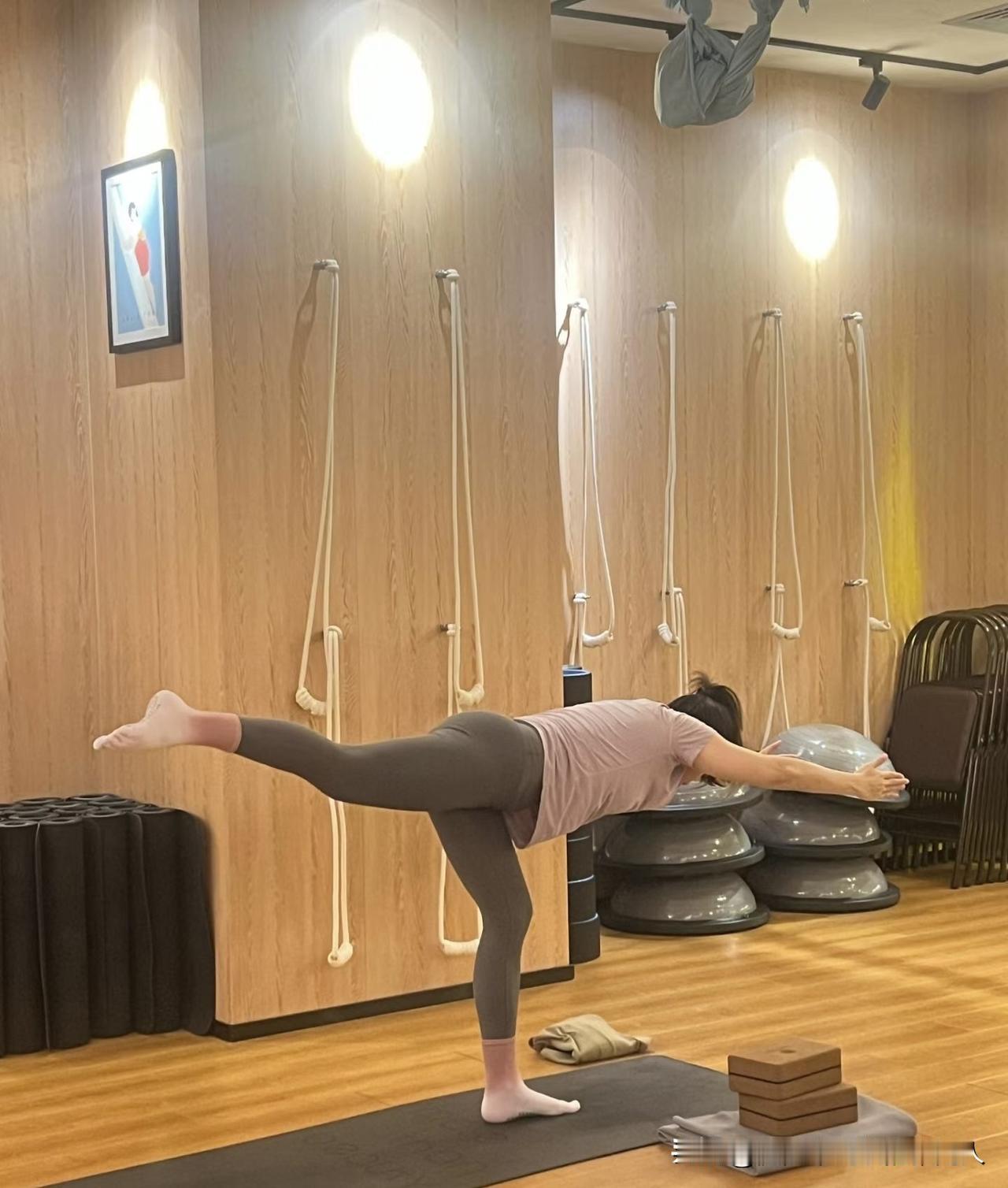 姐妹们，你们有没有发现？同样的年纪，经常运动的人和不运动的人，差别真的不是一点