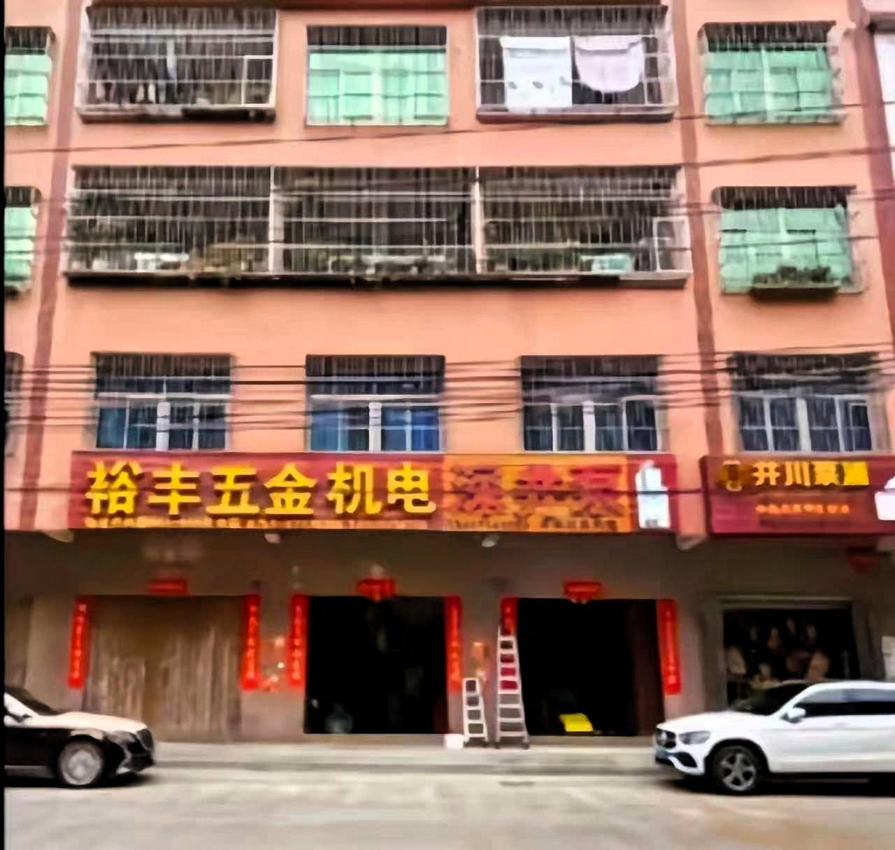 看了汕头起大火的四层房子，才知道为什么一楼起火，全家12口都没逃掉了背后