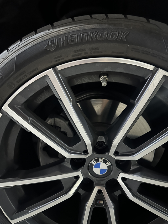 新3系的防爆胎真脆弱我抽的是韩泰，昨晚我的车停在路边显示胎压不正常，我下车看没