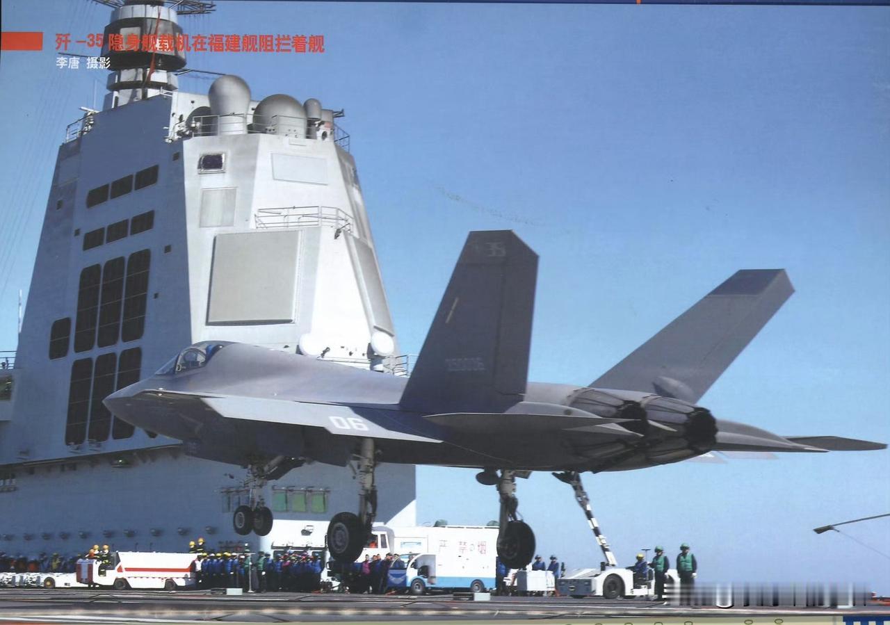 都是35，但相较歼35的清晰，F-35更显老道，全身凸显一种沧桑感，给人一种经历