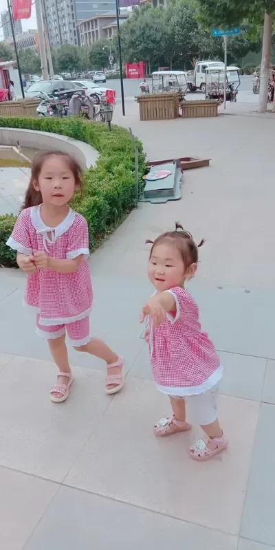 婆婆给大儿媳1万，让她搬出去住，大儿媳直接让婆婆滚婆婆敲开门：“大儿媳妇，