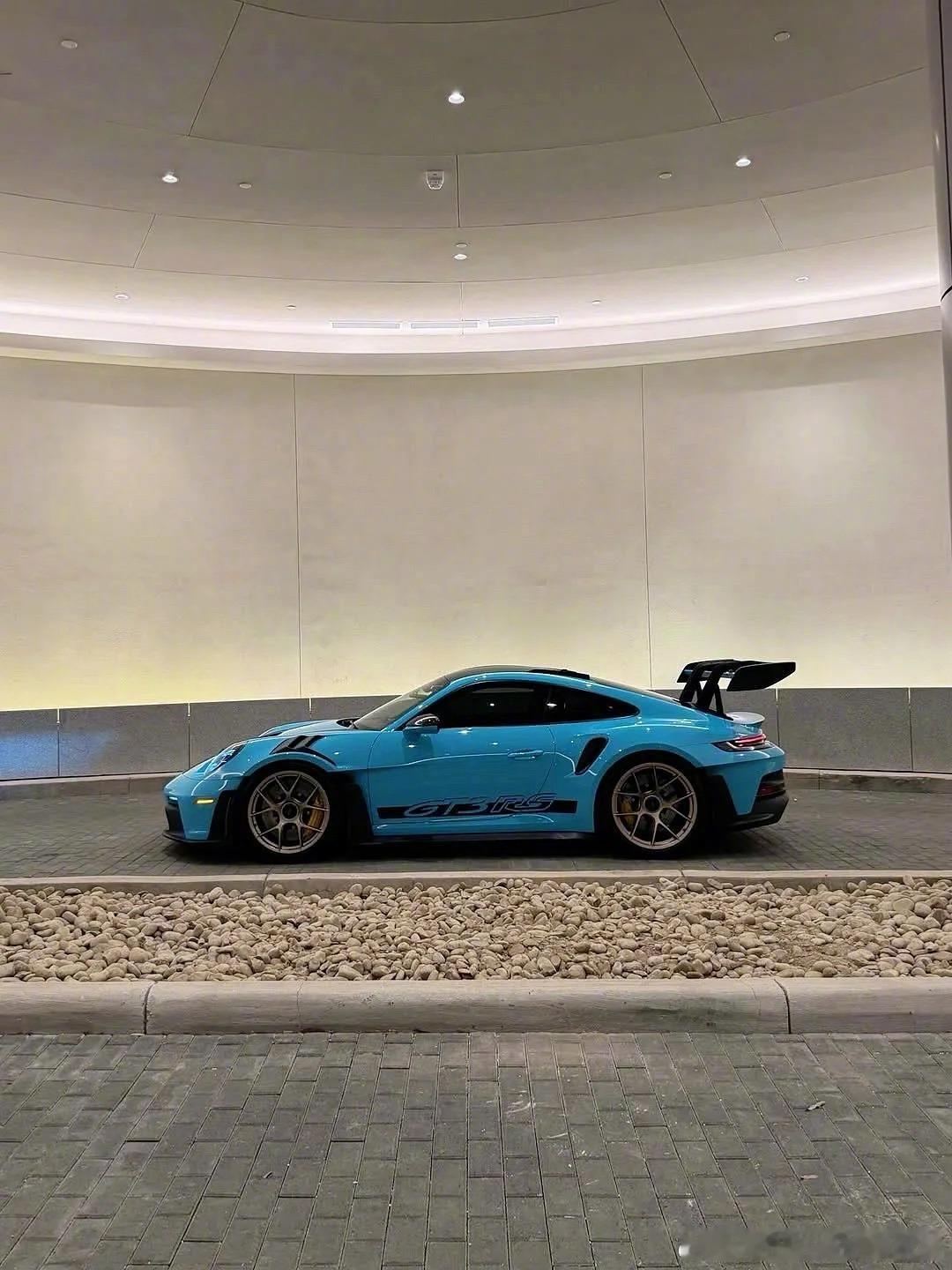 听说这叫海湾蓝？那看完很想去海边了