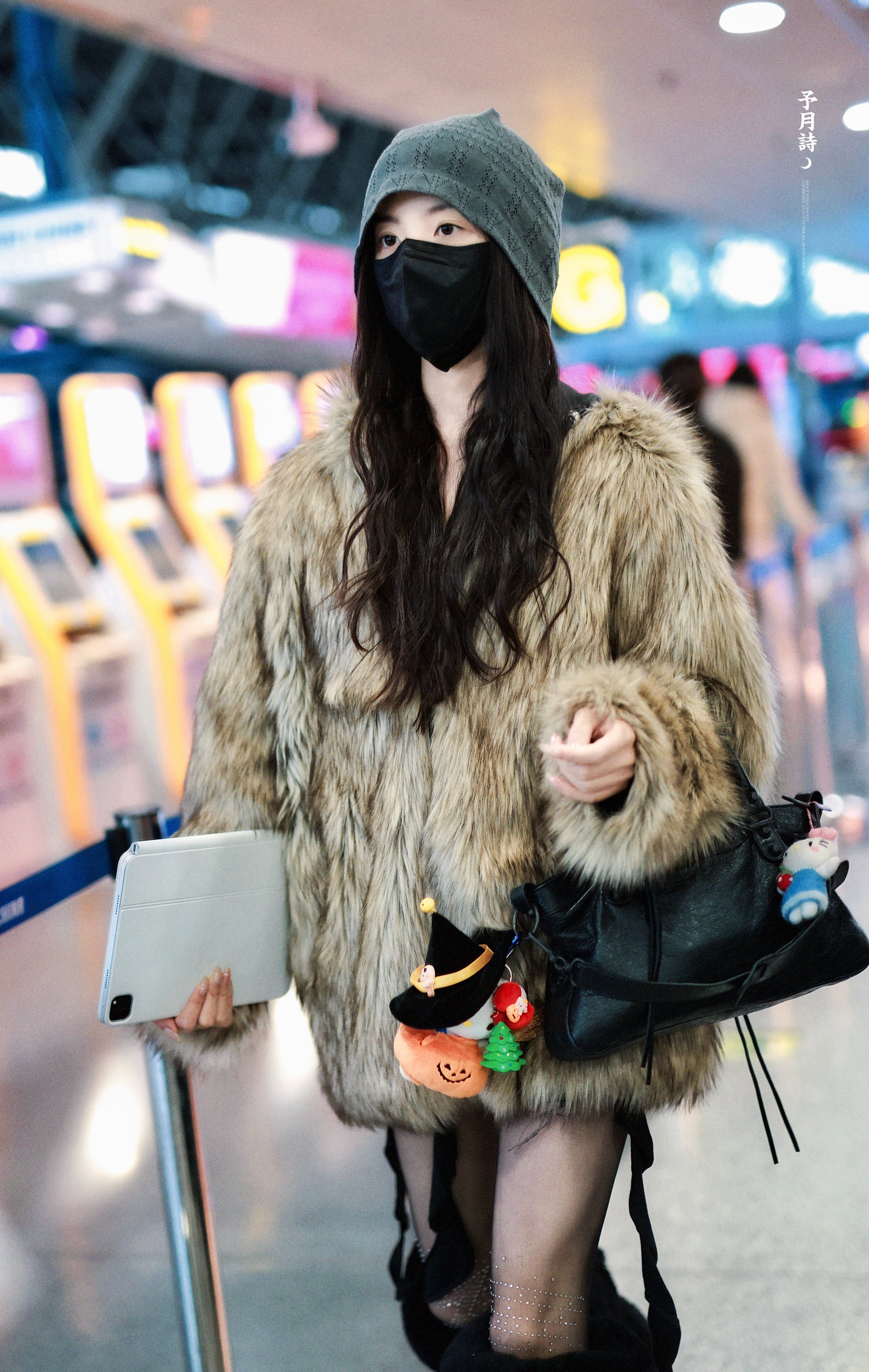 越姐又上强度了，这谁顶得住啊！杨超越黑丝