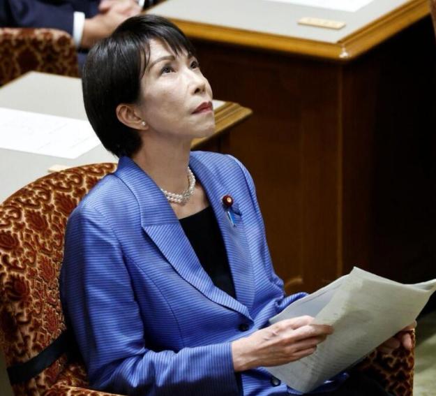 高市早苗被追问台湾问题，一句话就收尾！这一句话就是：对台政策没变，立场跟《中