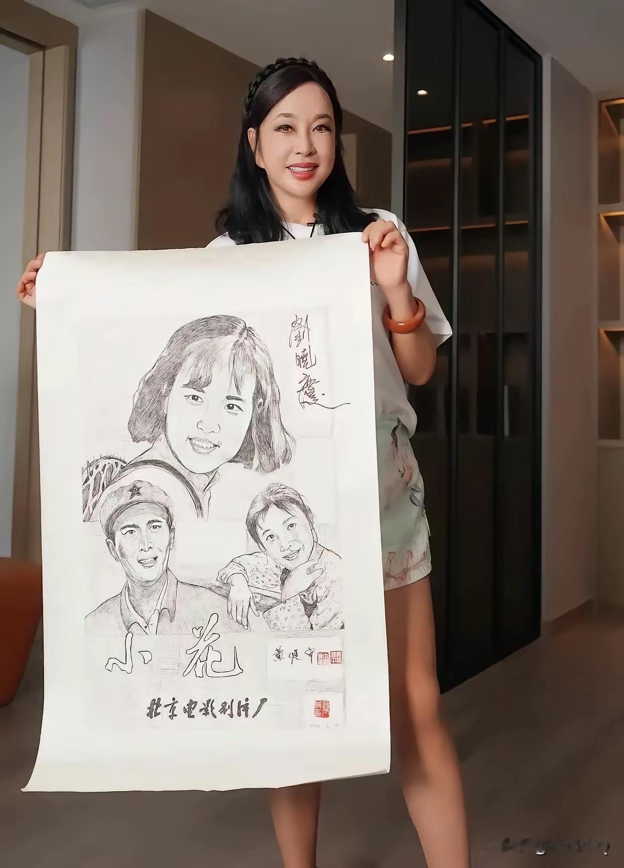 庆奶真是吾辈之楷模，书法写得好，画也画得好。在她笔下，人物画得很传神，一眼就能让