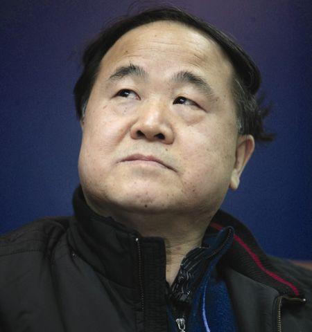 白岩松发出疑问：“莫言的小说只是描绘了世界本来的样子，为何有些人却接受不了？”回