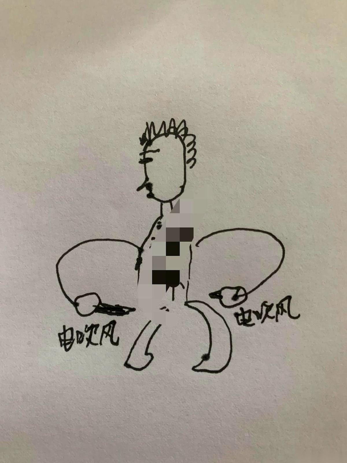 “O”型腿大妈，两只吹风机同时开工，那姿势，直接把我焊在更衣室门口！我手里的毛