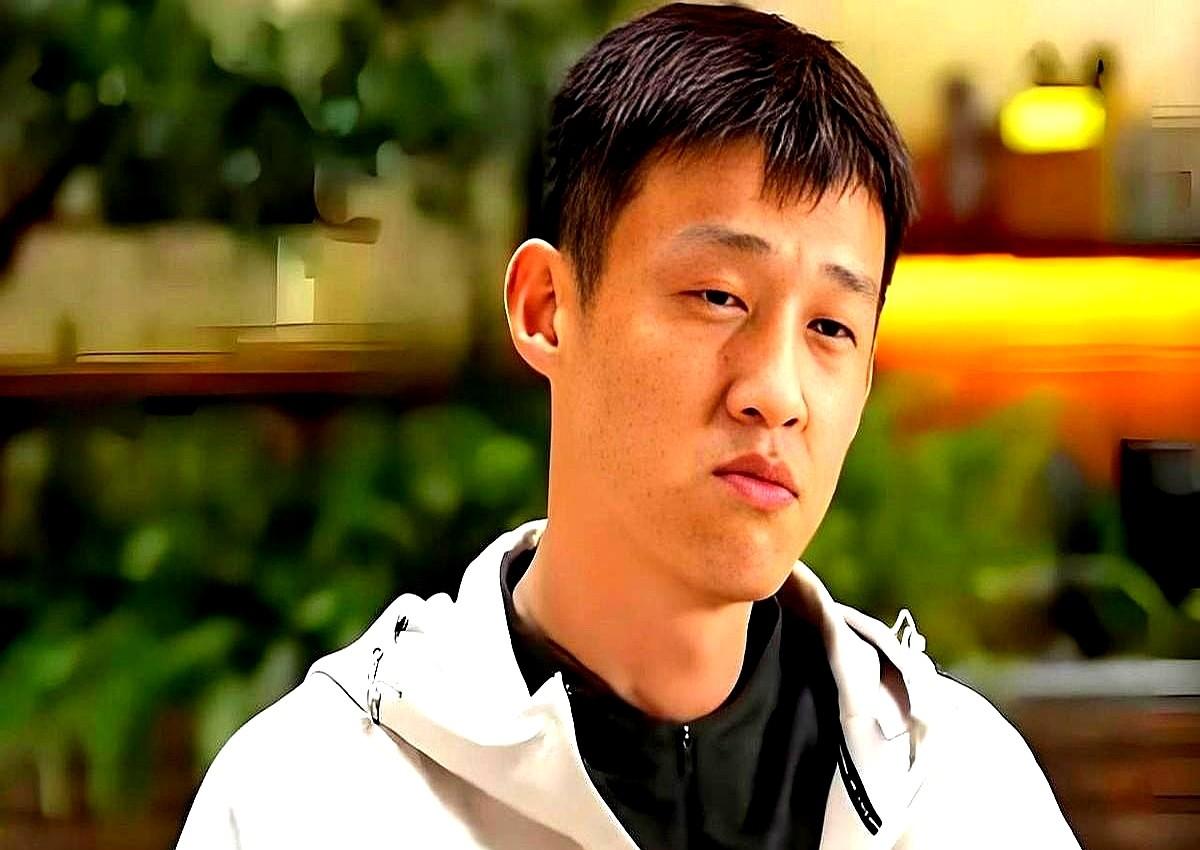 刷到周鹏体测没过的消息，投篮投到一半，直接放弃了。他自己说全运会拼完就生了场