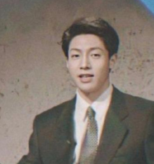 1998年，撒贝宁去央视面试，领导肖晓琳看到他后，直接走进办公室锁上门，直接大骂
