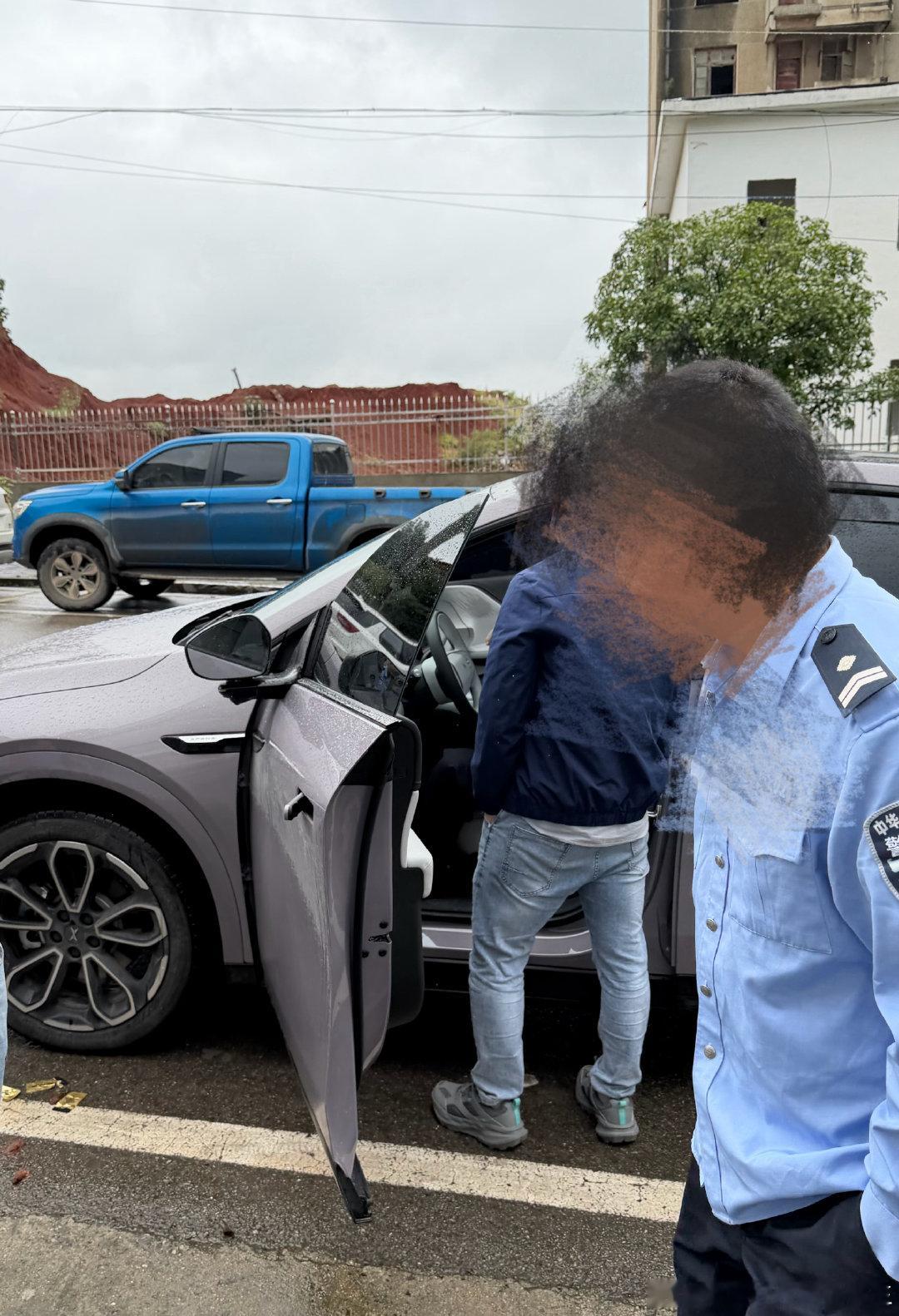 又一奇葩事：代驾给我送代步车的路上溅了人一身水，派出所喊我去配合调查。车不是我的、开车也不是我。和稀