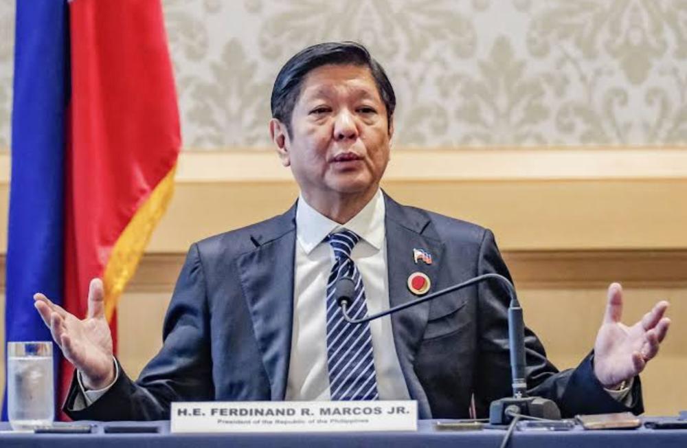 美日菲开大会，马科斯左右横跳表态，既要对抗又谈和平，他不是精神分裂，只是有不同于