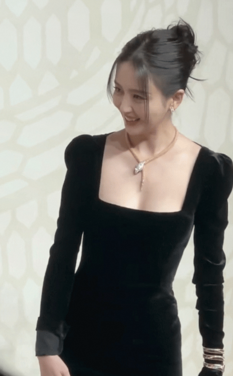 佟丽娅的高贵气质，为何如此迷人？