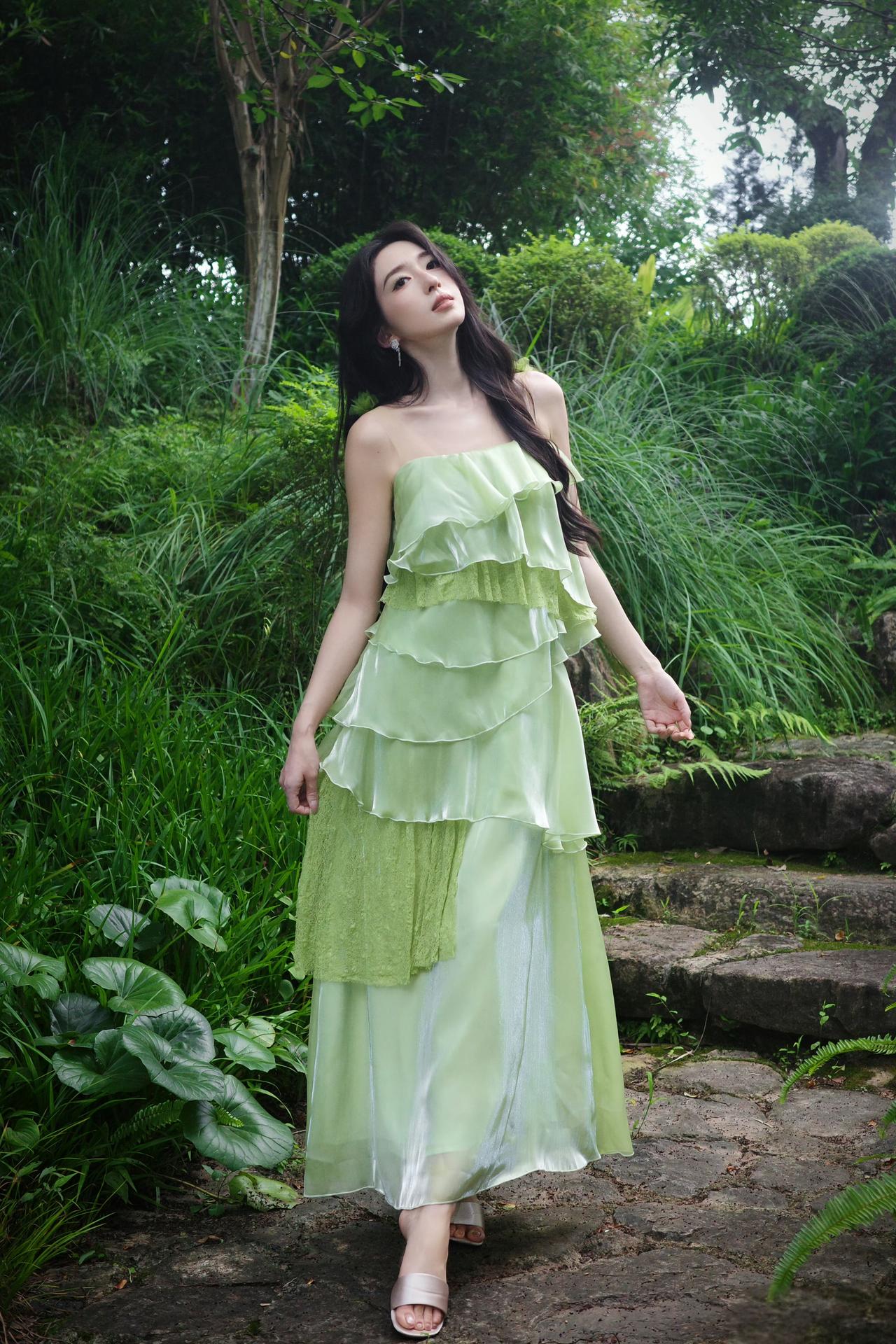 GreenSoul.🌱夏日，绿意，与风。一袭浅绿，半点禅意。不