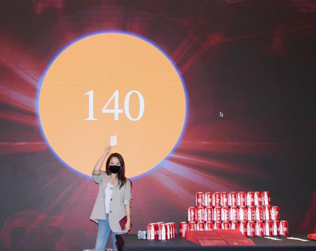 云姐发文祝陈楚生演唱会收官快乐。还是俩口子会秀恩爱。云姐用镜头记录了她在演唱