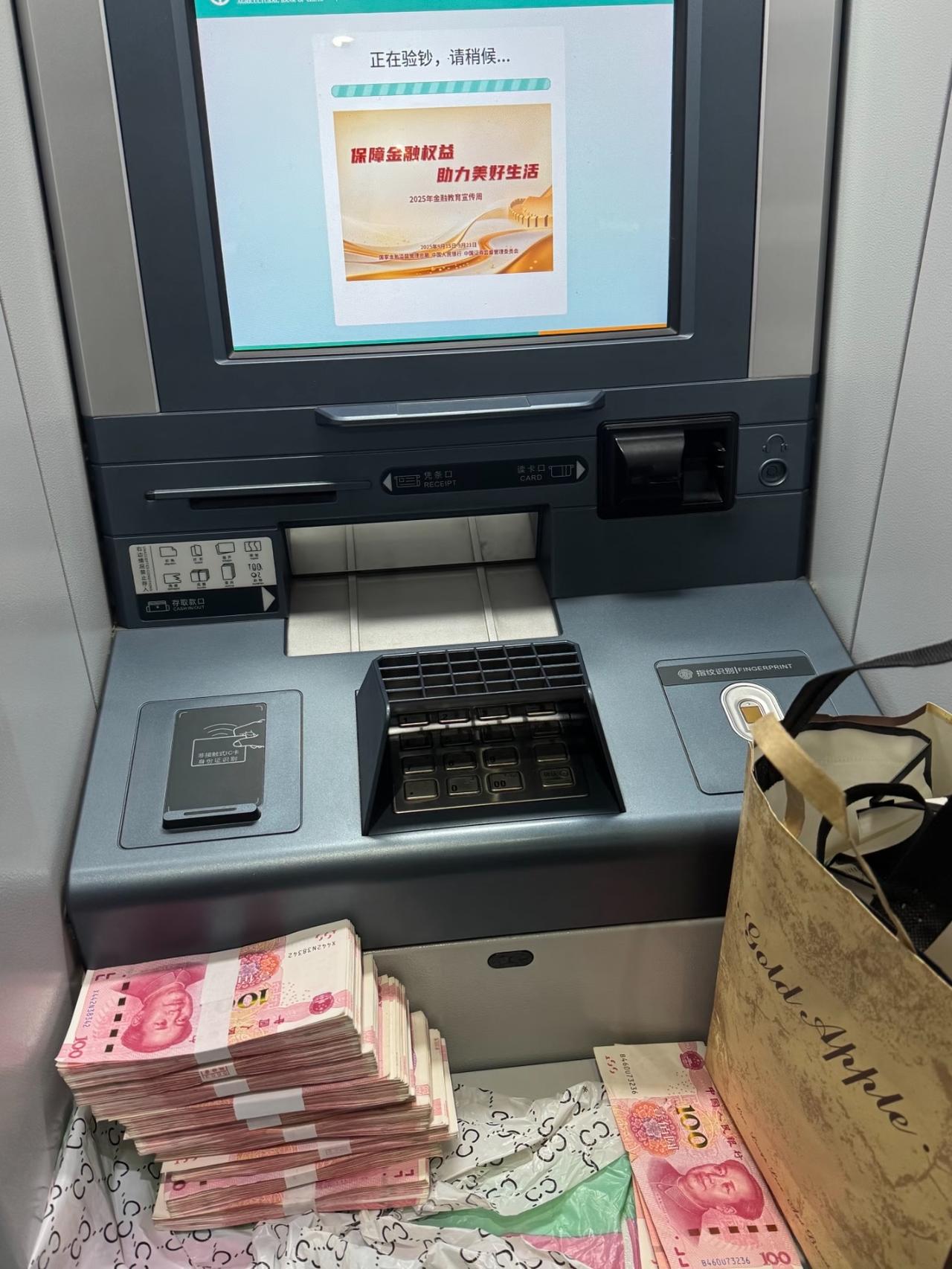 奉劝大家手里有余钱一定要存钱！存钱！今天3月10日，是国债发行的日子，利率