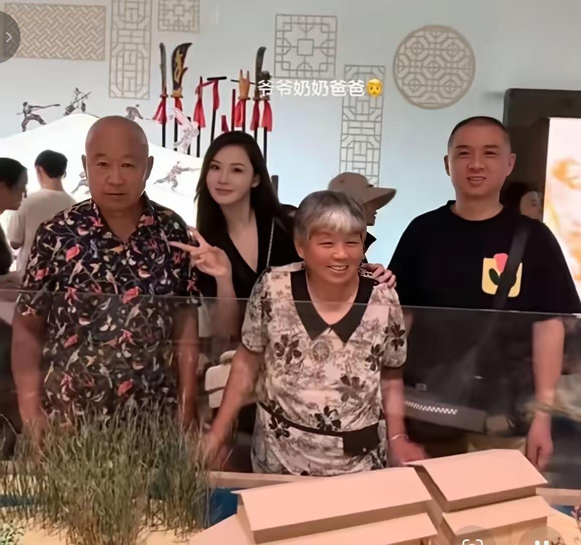 虽然不赞同张颖颖对感情的态度但是必须佩服她对家人的付出张颖颖一个从小地方出来