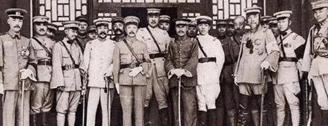 1920年代的山东济宁，有一栋楼让街坊邻居绕着走。不是因为楼有多高，也不