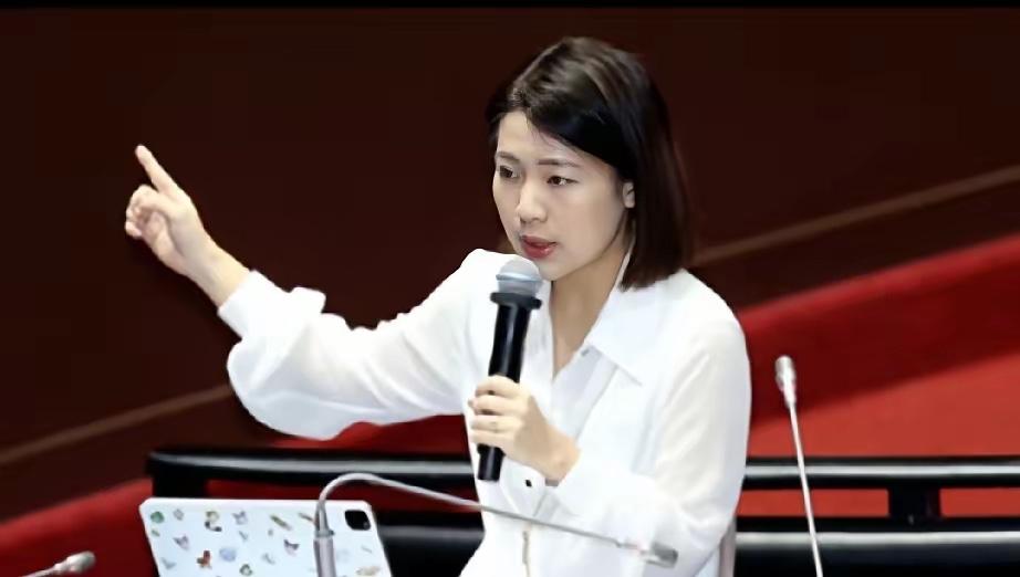 徐巧芯表示，在血缘、文化和宗族上，可以接受自己是中国人，但在政治身份认同上，只承