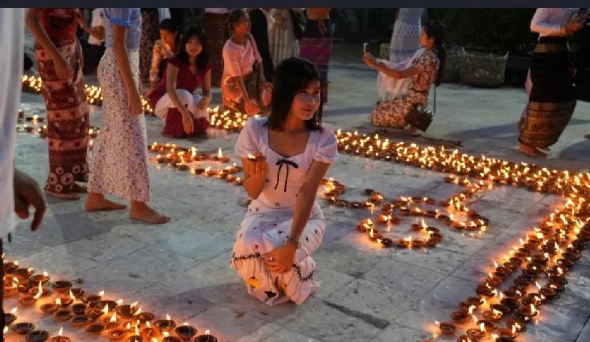 太惨了！缅甸点灯节本是欢乐的节日，却成了悲剧时刻。据英媒10月8日报道，乔乌镇德