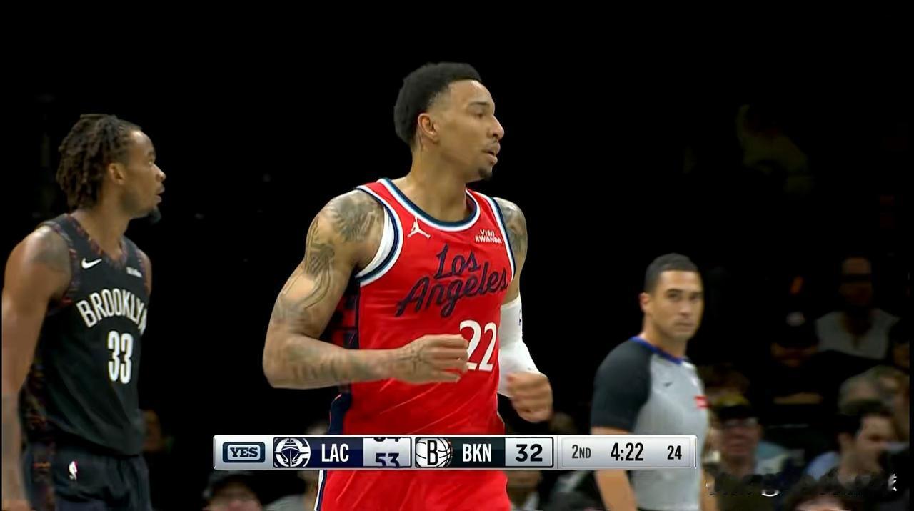 我忍不住要怒赞快船小将乔丹-米勒！在今天快船客场挑战篮网的上半场比赛中，小将米勒