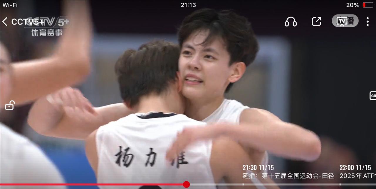 首节比赛，广东队通过铜墙铁壁般的防守，抑制了四川队的快攻、割裂了