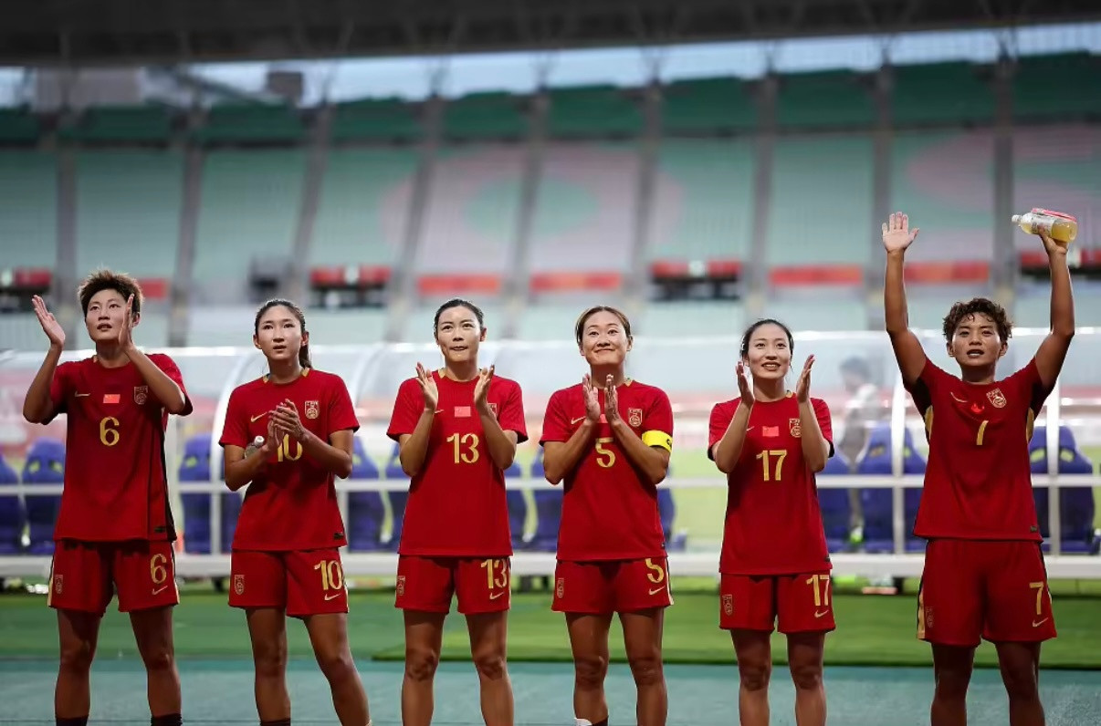 邵子钦首次先发！中国女足战朝鲜首发与1/4决赛相比：2处调整足球亚运会北京时间