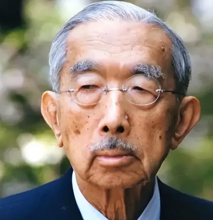 今年日本政府做的最愚蠢的一件事，就是要求中国政府，对中文互联网上一条恶搞裕仁天皇