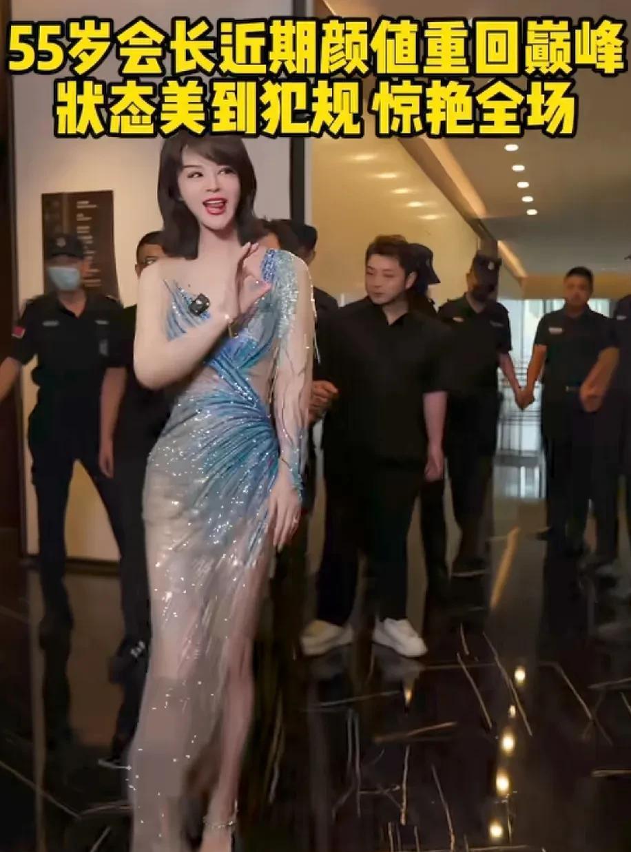 会长于文红还是很有魅力的。说减肥就减肥。她把美容事业全部用在自己的身体上。