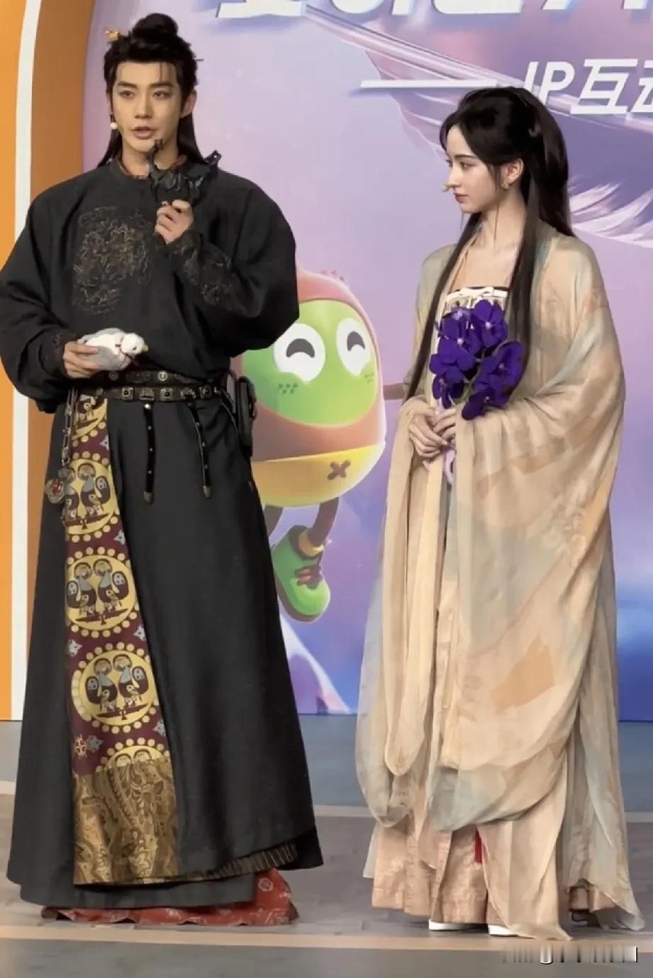 邓为、李婉妲同框，好养眼，郎才女貌太般配了，都是年轻貌美的人！邓为演的苏易水太帅