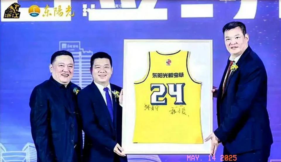 广厦赞助商后悔了吧，假如广厦方兴渡本赛季最终夺冠，东阳光应该是挺遗憾的，因为它们