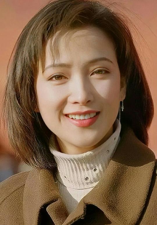 何晴影迷自发到现场送何晴最后一程。今天，演员何晴追悼会在北京举行，一位北京大