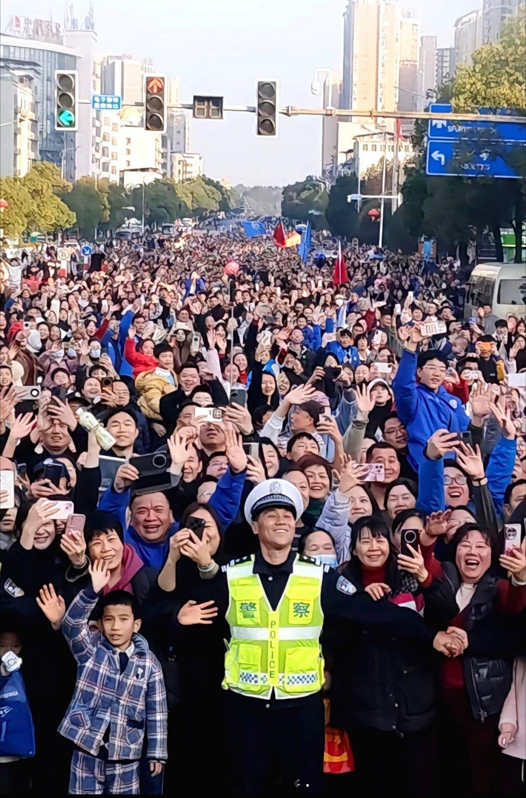 又是一张可以封神的照片！